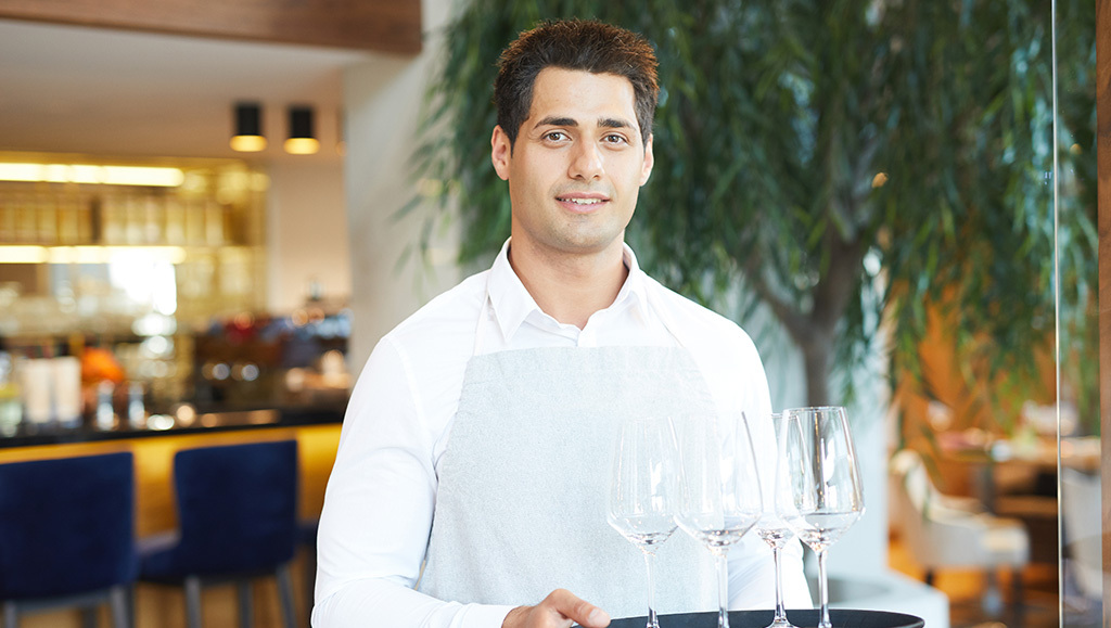 choosing the right hotel management course